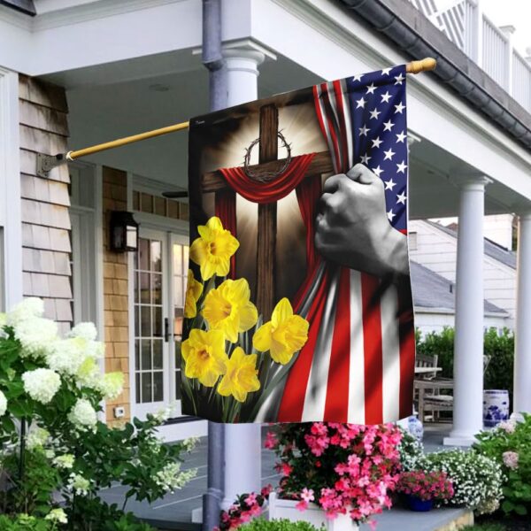 Easter Daffodils Cross & US Flag: Patriotic Spring Decor
