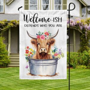Highland Cow Flag: Funny Scottish Cattle Welcome Sign TQN1266F
