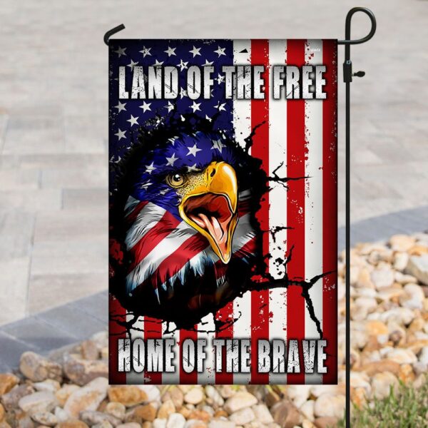 Home of the Brave: American Flags & Patriotic Decor - Image 3