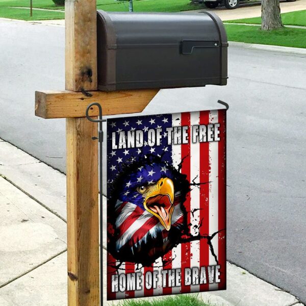 Home of the Brave: American Flags & Patriotic Decor - Image 4