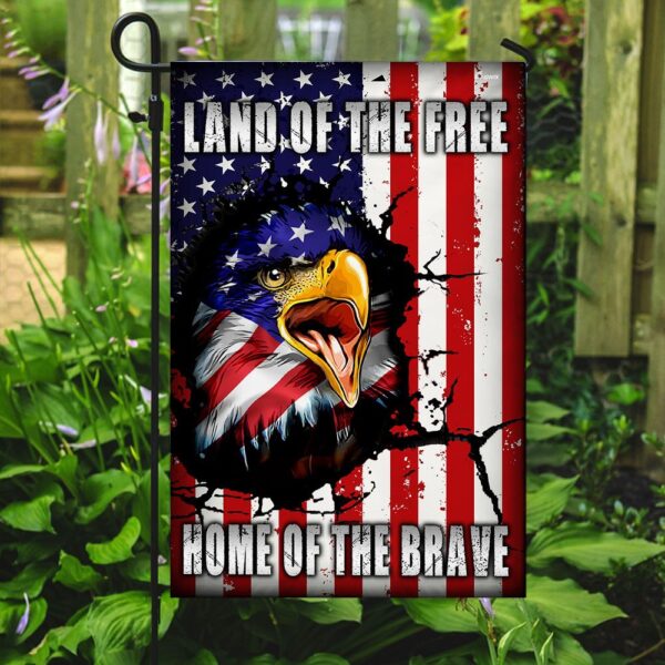 Home of the Brave: American Flags & Patriotic Decor - Image 2