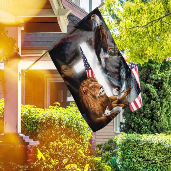 Lion & Lamb American Flag: Patriotic Home Decor - Image 2