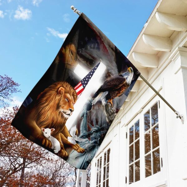 Lion & Lamb American Flag: Patriotic Home Decor - Image 3