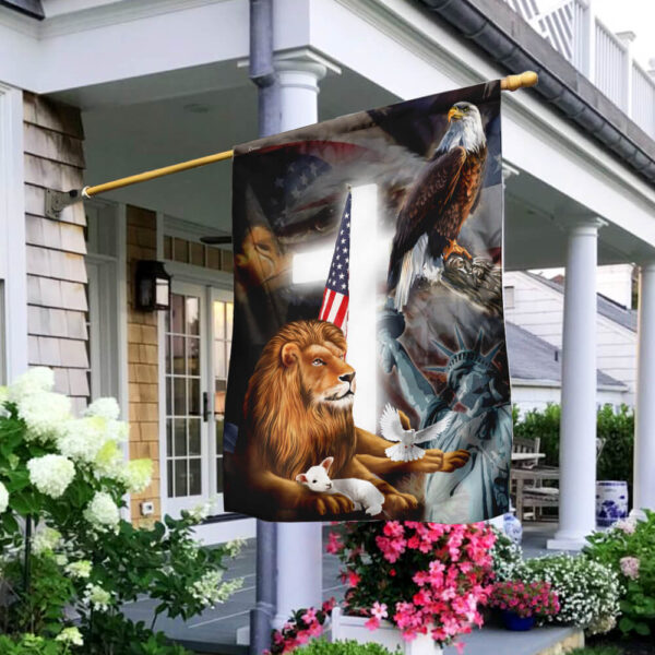 Lion & Lamb American Flag: Patriotic Home Decor