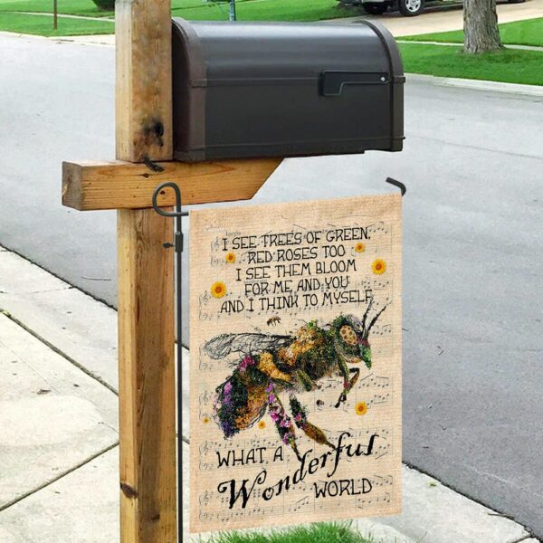 Wonderful World Bee Flag: Celebrate Pollinators - Image 4